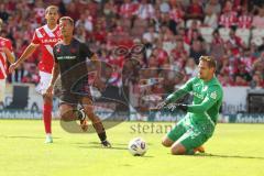 3. Liga - Saison 2025/26 - Energie Cottbus - FC Ingolstadt 04  - Marcel Costly (Nr.22 - FC Ingolstadt 04) - Torwart Alexander Sebald (Nr.1 - FC Energie Cottbus) - Foto: Meyer Jürgen