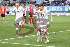 3. Liga; SV Wehen Wiesbaden - FC Ingolstadt 04; Elfmeter Sebastian Grönning (11, FCI) Tor Jubel Treffer 1:5 Max Besuschkow (17, FCI) Benjamin Kanuric (8, FCI)