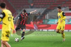 3. Liga; FC Ingolstadt 04 - Borussia Dortmund II; Torschuß Max Besuschkow (17, FCI) Roggow Franz (8 BVB2)