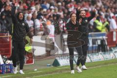 3. Liga; Energie Cottbus - FC Ingolstadt 04; Tor Jubel Treffer Deniz Zeitler (38, FCI) Cheftrainerin Sabrina Wittmann (FCI) Co-Trainer Ilia Gurev (FCI) Co-Trainer Fabian Reichler (FCI)