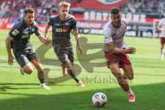 3. Liga; FC Ingolstadt 04 - VfL Osnabrück; Kammerbauer Patrick (31 VFL) Wagner Fridolin (26 VFL) Marcel Costly (22, FCI) Zweikampf Kampf um den Ball