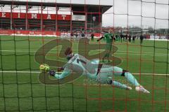 AUDI - Schanzer Amateurcup - Finale -  2026  - SV Hundszell - SV Denkendorf - Elmeter schießen - Raphael Kick grün Denkendorf verschießt - Gabriel Hägel TW Hundszell hält den Elfmeter - Foto: Meyer Jürgen