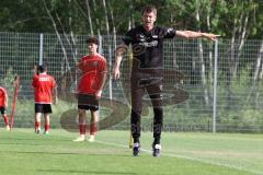 Bayernliga - Saison 2023/2024 - FC Ingolstadt 04 II - U21 - Trainingsauftakt - Cheftrainer Thomas Karg (FCI II) gibt Anweisungen - Foto: Meyer Jürgen