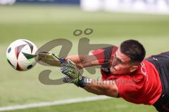 DFB-Pokal; FC Ingolstadt 04 - 1. FC Kaiserslautern; vor dem Spiel Torwart Simon Simoni (41, FCI) erstmals in Starelf