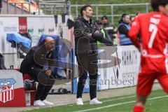 3. Liga; FSV Zwickau - FC Ingolstadt 04; Cheftrainer Guerino Capretti (FCI) und Co-Trainer Maniyel Nergiz (FCI) enttäuscht an der Seitenlinie, Spielerbank