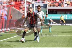 3. Liga; FC Ingolstadt 04 - TSV 1860 München; Zweikampf Kampf um den Ball Dennis Borkowski (7, FCI) Danhof Tim (2 TSV) Torwart Vollath René (11 TSV)