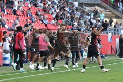 3. Liga; FC Ingolstadt 04 - TSV 1860 München; Sieg Jubel Freude Spiel ist aus, Pascal Testroet (37, FCI) Cheftrainer Michael Köllner (FCI) Benjamin Kanuric (8, FCI) Co-Trainer Maniyel Nergiz (FCI)