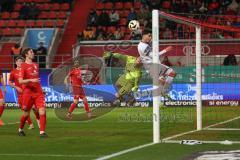 3. Liga - Saison 2024/25 - FC Ingolstadt 04 - SpVgg Unterhaching - Deniz Zeitler (Nr.38 - FCI) mit einer Torchance - Torwart Konstantin Heide (Nr.1 - Unterhaching) - Foto: Meyer Jürgen