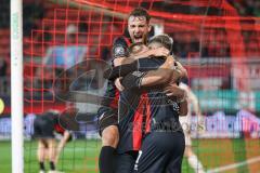 3. Liga; FC Ingolstadt 04 - Borussia Dortmund II; Tor Jubel Treffer David Kopacz (29, FCI) mit Max Besuschkow (17, FCI) Dennis Borkowski (7, FCI)