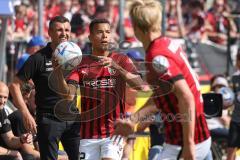 Toto-Pokal; Finale; FV Illertissen - FC Ingolstadt 04; Marcel Costly (22, FCI) Cheftrainer Michael Köllner (FCI) Einwurf