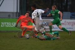 Bezirksliga - Saison 2025/26 - FC Gerolfing - DJK München - Michael Oblinger Torwart Gerolfing - Dennis Appiiah weiss München - Foto: Meyer Jürgen