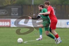 Kreisklasse - Saison 2025/26- TSV Pförring - SV Karlshuld-  - Jonas Bäumler rot Pförring - Pascal Sladkowski grün Karlshuld - Foto: Meyer Jürgen