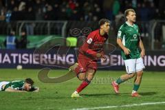 3. Liga; 1. FC Schweinfurt 05 - FC Ingolstadt 04; Yann Sturm (7, FCI) Tor Jubel Treffer Ausgleich 1:1 Trslic Luca (18 S05) am Boden