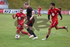 Kreisliga - Saison 2024/25- SV Kasing - SV Eitensheim - Jonas Götz schwarz Kasing - Marco Fachner rot Eitenheim - Niklas Elm rot Eitensheim  links - Foto: Meyer Jürgen