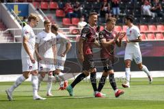 2.BL; FC Ingolstadt 04 - 1. FC Heidenheim; Stefan Kutschke (30, FCI) und Dennis Eckert Ayensa (7, FCI) feuern das Team an