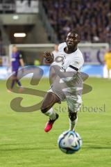 3. Liga; Erzgebirge Aue - FC Ingolstadt 04; Daouda Beleme (9, FCI) Zweikampf Kampf um den Ball