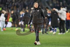 3. Liga; Arminia Bielefeld - FC Ingolstadt 04; Spieler bedanken sich bei den Fans Cheftrainerin Sabrina Wittmann (FCI)