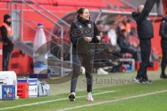 3. Liga; FC Ingolstadt 04 - Erzgebirge Aue; an der Seitenlinie, Spielerbank Cheftrainerin Sabrina Wittmann (FCI)