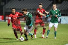 3. Liga; 1. FC Schweinfurt 05 - FC Ingolstadt 04; Zweikampf Kampf um den Ball Emilio Kehrer (44, FCI) Linus Rosenlöcher (19, FCI)