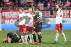 3. Liga; FC Ingolstadt 04 - 
Rot-Weiss Essen; Götze Felix (24 RWE) foult Jannik Mause (7, FCI) danach Gelb Rote Karte