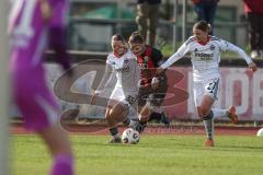 2. Bundesliga Frauen - Saison 2025/26 - FC Ingolstadt 04 Frauen - Eintracht Frankfurt II - Stefanie Reischmann (Nr.24 - FC Ingolstadt Frauen I) - Zimmermann Tessa weiss Frankfurt - Schäfer Helene weiss Frankfurt rechts  - Foto: Meyer Jürgen