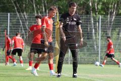 Bayernliga - Saison 2023/2024 - FC Ingolstadt 04 II - U21 - Trainingsauftakt - Cheftrainer Thomas Karg (FCI II) gibt Anweisungen - Foto: Meyer Jürgen