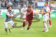 3. Liga; MSV Duisburg - FC Ingolstadt 04; Zweikampf Kampf um den Ball Frederik Christensen (11, FCI) Coskun Can (27 MSV)