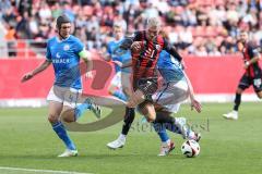 3. Liga; FC Ingolstadt 04 - FC Hansa Rostock; Zweikampf Kampf um den Ball Dennis Borkowski (7, FCI) Roßbach Damian (4 HR) Rossipal Alexander (21 HR)