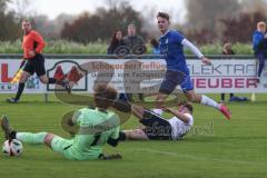 Kreisliga - Saison 2024/25- SV Hundszell - SV Menning -  - Simon Wolfsfellner blau Menning - Leon Drees weiss Hundszell - Lucas Steinbach Torwart Hundszell - Foto: Meyer Jürgen