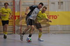 Lotto Bayern Hallencup - Saison 2024/25 - FC Hitzhofen/Oberzell - TSV Ober./Unterhaunstadt- Nico Seitz gelb Hitzhofen  - Baris Soysal grau Ober/Unterhaunstadt  - Foto: Meyer Jürgen