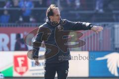 2.BL; Holstein Kiel - FC Ingolstadt 04 - Cheftrainer Rüdiger Rehm (FCI) auf dem Platz
