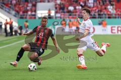 DFB-Pokal; FC Ingolstadt 04 - 1. FC Kaiserslautern; Zweikampf Kampf um den Ball Marcel Costly (22, FCI) Robinson Leon (37 FCK)