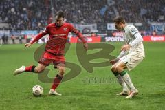 3. Liga; FC Ingolstadt 04 - TSV 1860 München; Max Besuschkow (17, FCI) Voet Siemen (3 TSV)