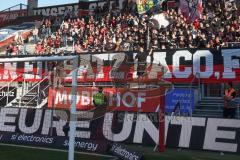 3. Liga - Saison 2024/25 - FC Ingolstadt 04 - SV Wehen Wiesbaden - Das Spiel ist aus - Banner - Choreo -- Pascal Testroet (Nr.37 - FCI)  - Torwart Marius  Funk (Nr.1 - FCI)auf den weg zu den Fans Foto: Meyer Jürgen