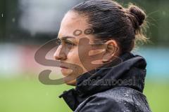 Toto Pokal; FC Sportfreunde Schwaig - FC Ingolstadt 04; Cheftrainerin Sabrina Wittmann (FCI) vor dem Spiel im strömenden Regen