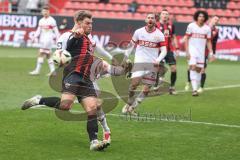 3. Liga; FC Ingolstadt 04 - VfB Stuttgart II; Torchance verpasst Simon Lorenz (32, FCI) wird gestört