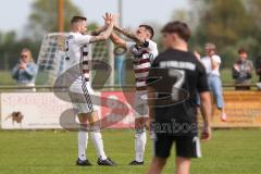 Kreisliga - Saison 2025/26- SV Karlskron - SV Kasing - Der 0:2 Führungstreffer durch Leon Hagen weiss Kasing - jubel - Patrick Rzepka weiss Kasing - Foto: Meyer Jürgen