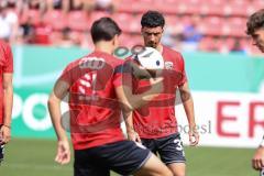 DFB-Pokal; FC Ingolstadt 04 - 1. FC Kaiserslautern; vor dem Spiel Davide Sekulovic (33, FCI) Emre Gül (5, FCI)