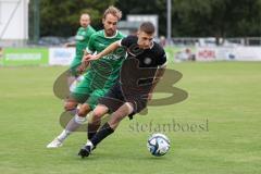 Bezirksliga - Saison 2025/26 - FC Gerolfing - VFR Garching - Max Seitle grün Gerolfing - Leon Fellner schwarz Garching - Foto: Meyer Jürgen