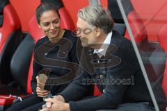 3. Liga; FC Ingolstadt 04 - SSV Jahn Regensburg; vor dem Spiel Cheftrainerin Sabrina Wittmann (FCI) Geschäftsführers Dietmar Beiersdorfer (FCI Sport Kommunikation)