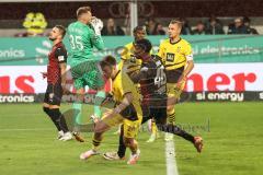 3. Liga; FC Ingolstadt 04 - Borussia Dortmund II; Torwart Lotka Marcel (35 BVB2) vor Pascal Testroet (37, FCI) Torchance