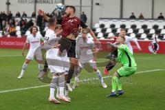 3.Liga - Saison 2023/2024 - SC Verl - FC Ingolstadt 04 - Lukas Fröde (Nr.34 - FCI) - Torwart Luca Unbehaun (Nr.1 - Verl) - Foto: Meyer Jürgen