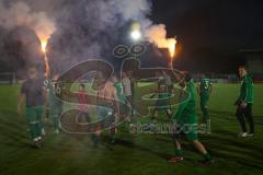 Kreisliga - Saison 2023/24 - Relegation zur BZL - FC Gerolfing - SV Aschau - Jubel nach dem Spiel - Gerolfing steigt in die BZL auf - Bengalos - Foto: Meyer Jürgen