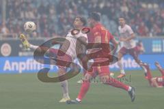 3. Liga - Saison 2025/26 - SV Wehen/Wiesbaden - FC Ingolstadt 04  - Yann Sturm (Nr.7 - FCI) - Sascha Mockenhaupt (Nr.4 - Wiesbaden) - Foto: Meyer Jürgen