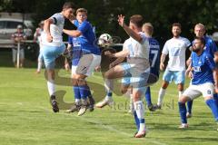 Kreisklasse - Saison 2024/25- TSV Großmehring - SV Oberstimm - Patrick Fuchs weiss Oberstimm mitte - Christopher Thiel weiss Oberstimm - Benedikt Neubauer #17 blau Großmehring - Foto: Meyer Jürgen