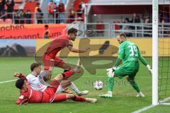 3. Liga; FC Ingolstadt 04 - SSV Ulm; Torchance verpasst Ortag Christian (39 Ulm) Fredrik Carlsen (8, FCI) Davide Sekulovic (33, FCI)