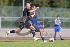 Kreisklasse - Saison 2025/26- TSV Ingolstadt Nord - FC Arnsberg - Mathias Vielberth blau Arnsberg - Erkan Uysal schwarz Ing.Nord - Foto: Meyer Jürgen