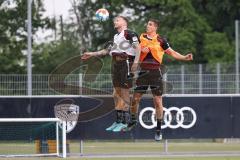 3. Liga; FC Ingolstadt 04 - Trainingsauftakt, Patrick Schmidt (9, FCI) Visar Musliu (16, FCI) Zweikampf Kampf um den Ball