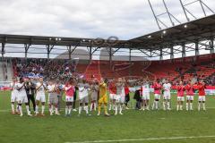 3. Liga; FC Ingolstadt 04 - SpVgg Unterhaching; Sieg Jubel Freude 3:0 #Spieler bedanken sich bei den Fans