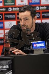 3. Liga; FC Ingolstadt 04 - Neuer Trainer Cheftrainer Guerino Capretti (FCI), erste Pressekonferenz, Sportmanager Malte Metzelder (FCI)